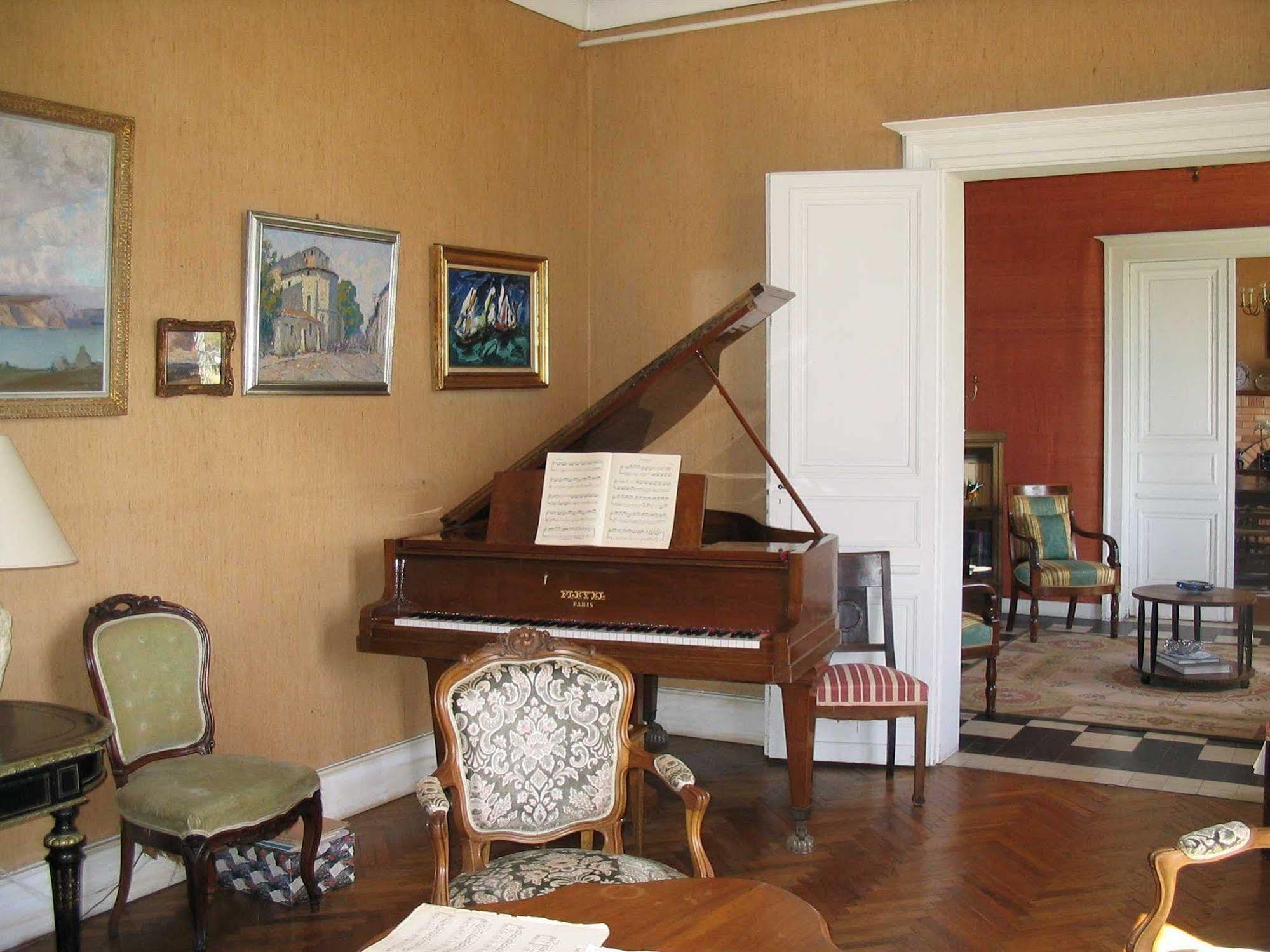 PomérolsChateau Belles Graves住宿加早餐旅馆 外观 照片